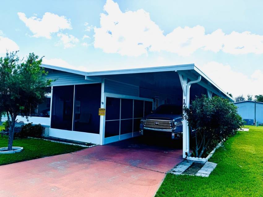 Lake Alfred, FL Mobile Home for Sale located at 1901 Us Hwy 17 92 Woodland Lakes